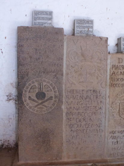 Alte Grabsteine in der St. Pauls Kirche