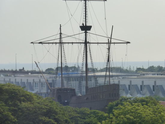 Und noch einmal Nachbildung des portugiesischen Segelschiffes " Flora del Mar " aus dem 16. Jh.