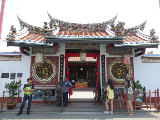 Eingang zum Cheng Hoon Teng Tempel in Chinatown. Er wurde 1646 erbaut und ist der älteste chinesische Tempel in Malaysia. Auch dieser Tempel gehört zum UNESCO WELTKULTURERBE in Malakka