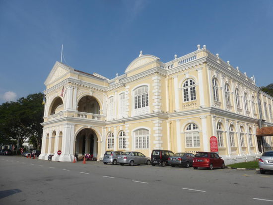 Die Town Hall ( Stadthalle ) von Georgetown aus dem Jahr 1880 neben dem Rathaus
