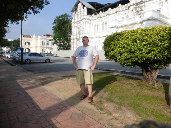 Ich vor dem Rathaus in Georgetown