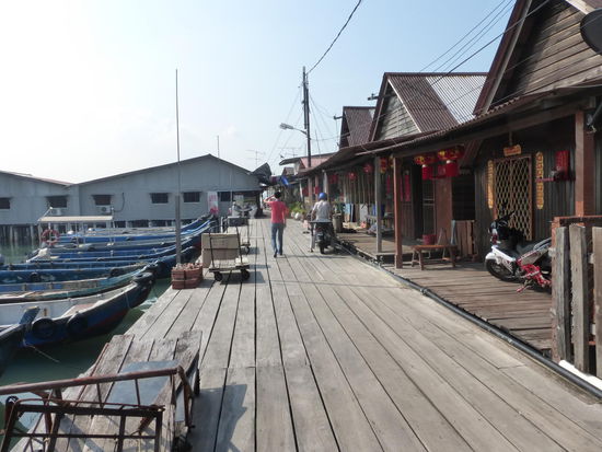 Die mehr als 100 Jahre alten Pfahlbautensiedlungen ( Clan Jetties ) in Georgetown