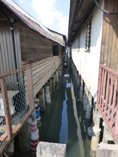 Die mehr als 100 Jahre alten Pfahlbautensiedlungen ( Clan Jetties ) in Georgetown