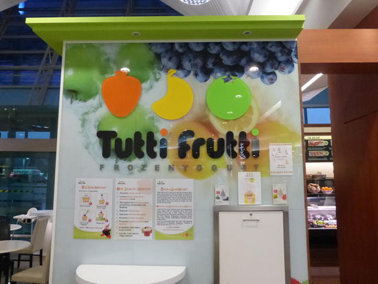 Nein hier ist nicht Hugo Egon Balder auf Sendung ... hier gibt es " nur " frisches Obst !! 