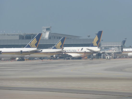 Maschinen von Singapore Airlines am Changi Airport