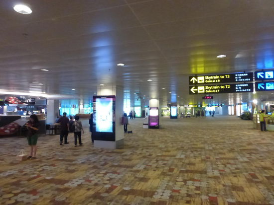 Weiter geht es durch das Terminal 1