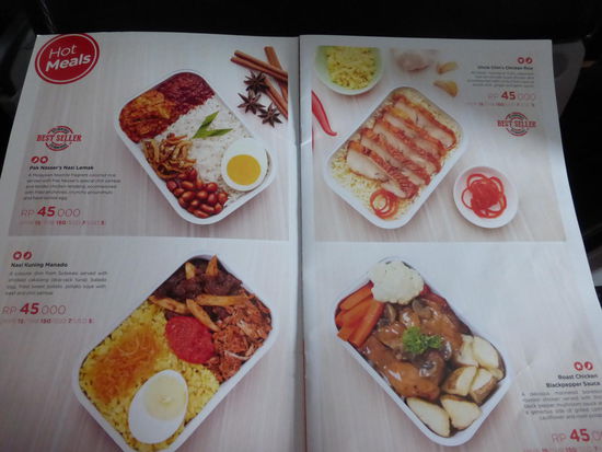 Leckere Gerichte zu erschwinglichen Preisen an Bord von Air Asia