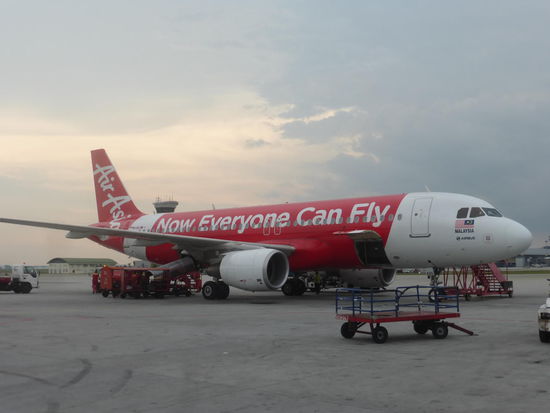 Airbus A 320 der Air Asia am Airport Kuala Lumpur
