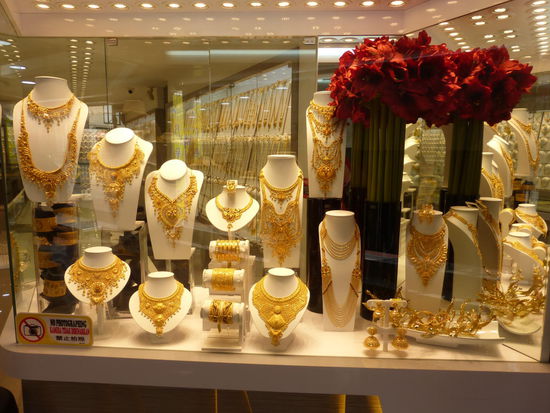 Eines von dutzenden Goldgeschäften in Little India . Gold ist sehr beliebt bei indischen Hochzeitspaaren