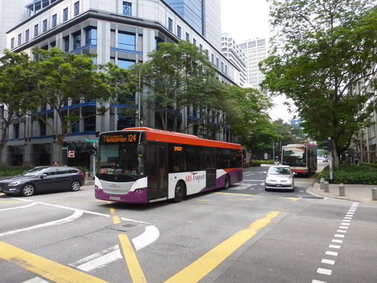 ÖPNV Eindeckerbus in Singapure