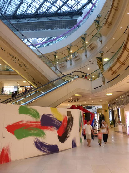 Shopping Mall in in der Raffles City von Singapure