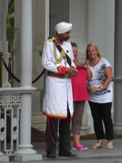 Na über was lästern wohl die Damen im Hintergrund ....