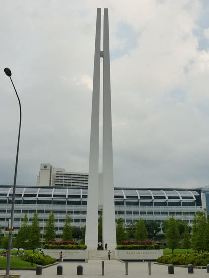 Der War Memorial Park mit seinen 67 m hohen Säulen ist nationale Gedenkstätte für die gefallenen des II. Weltkriegs die hier u.a. von den Japanern umgebracht wurden.