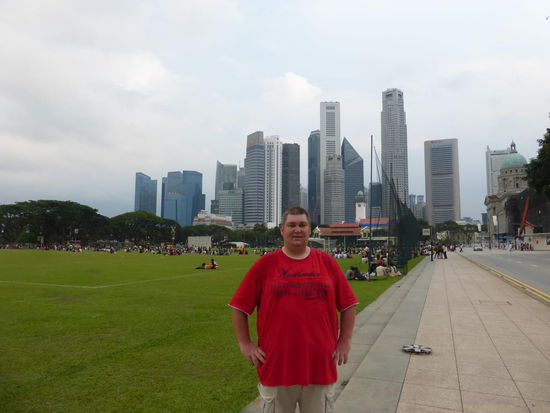 Und nochmal ich mit Skyline von Singapure