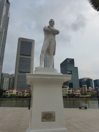 Denkmal für den Gründer von Singapure " Sir Thomas Stamford Raffles "