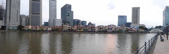 Weiter geht es durch das Stadtzentrum von Singapure am Singapure River