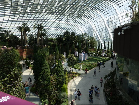 Hier in dieser Halle sind Gärten nach Kontinenten angelegt