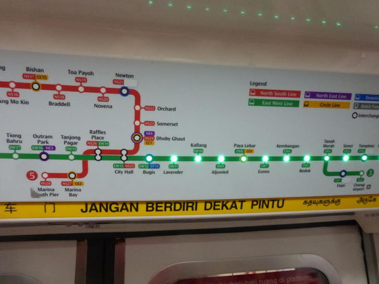 Auf geht es mit der Ost West Linie zum Changi Airport