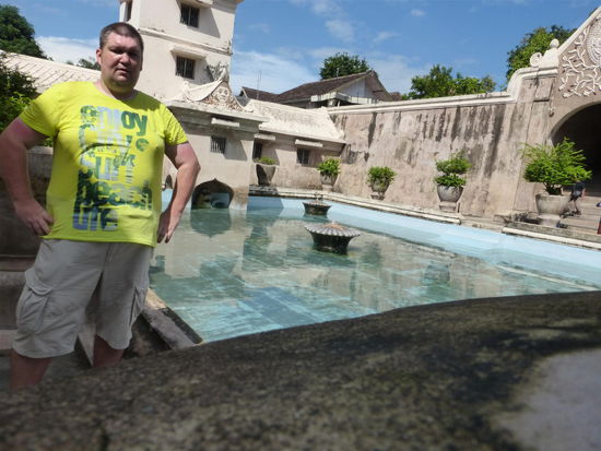 Ich im Badebereich des Taman Sari / Wasserschloß