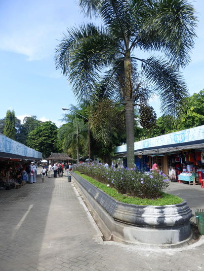 Auf dem Weg zum Borobodur Tempel