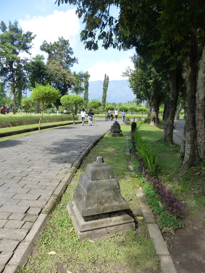 Weiter geht es Richtung Borobodur Tempel