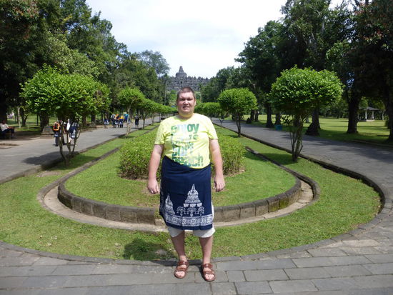 Ich mit dem Borobodur Tempel im Hintergrund