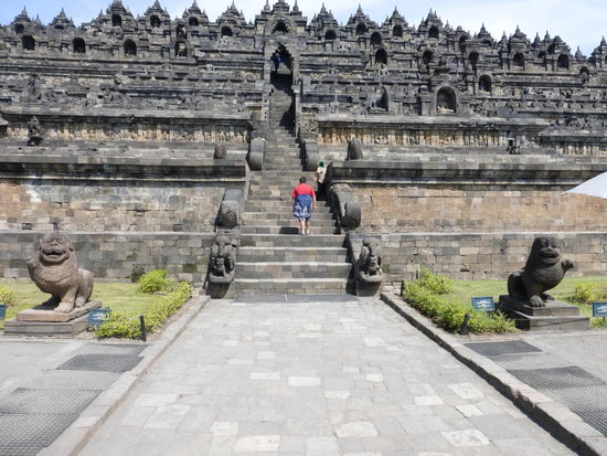 Auf geht es hinauf auf den Tempel