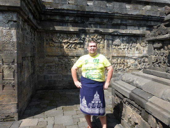 Und hier eine lebendige Götterfigur !!! 