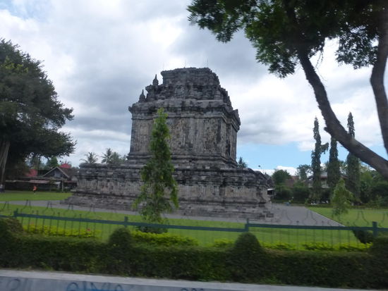 Etwas abseits gelegener Tempelkomplex