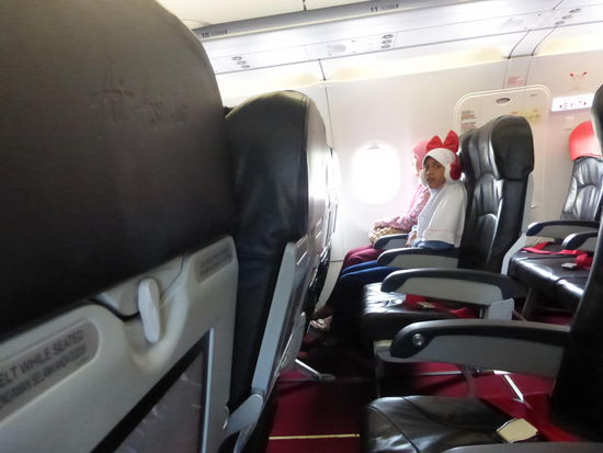 Ach ja auch in Indonesien gibt es einige Leute die Ostern feiern wie das Mädchen gegenüber !! 