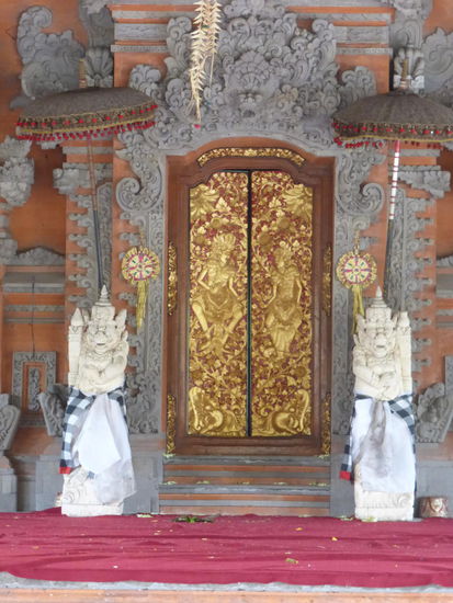 In der Halle des Wantilan in Ubud