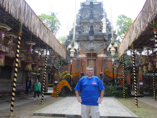 Ich im Palast der Adelsfamilie Puri Sagen Agung