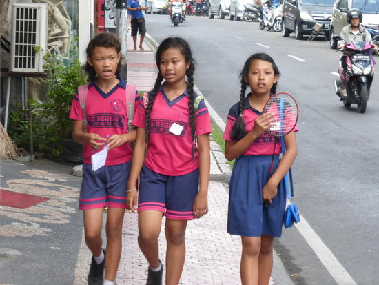 Schulkinder auf den Weg nach Hause