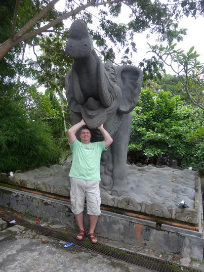2 Elefanten am Goa Gajah Tempel  