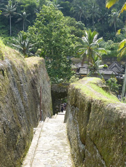 Hinunter geht ja noch aber auf dem Rückweg wieder hinauf finde ich nicht so toll !! 