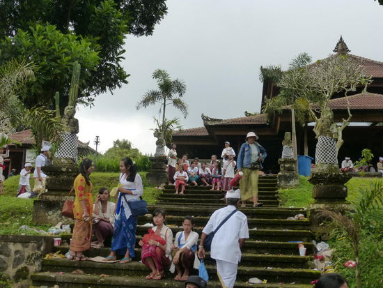 Die ersten Treppen am Tempel