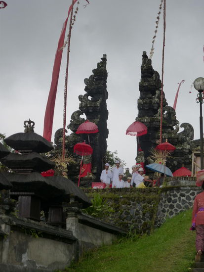 Immer noch im Besakih Tempel