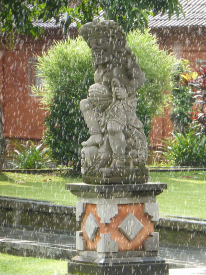 Taman Ayun Tempel im kurzen Regenschauer