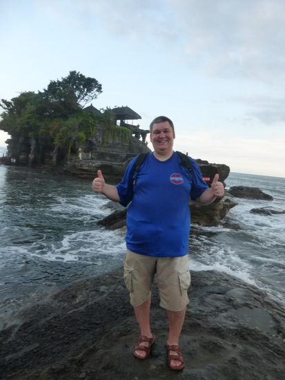 Ich vor Tanah Lot Tempel