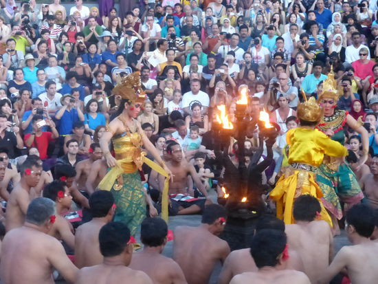 Kecak &amp; Fire Dance am Uluwatu Tempel auf Bali