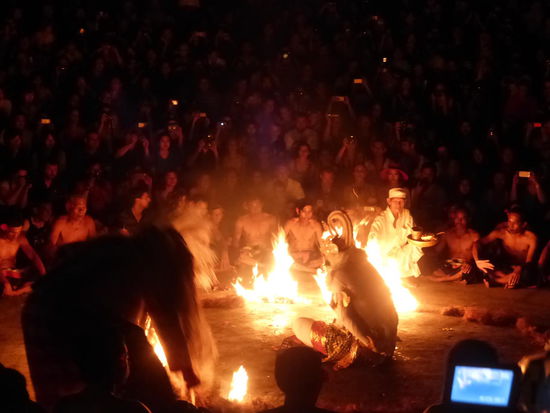 Kecak &amp; Fire Dance am Uluwatu Tempel auf Bali