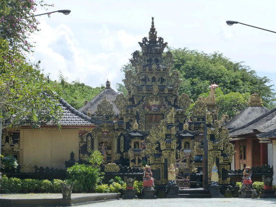 Auch einen Tempel gibt es in der Hotelanlage
