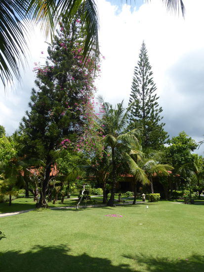 Weiter geht es durch die Gartenanlage meines Badehotels auf Bali