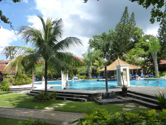 Hier noch einmal die Poolanlage