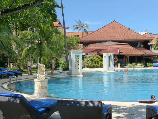 Poolanlage des Hotels