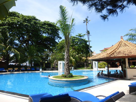 Poolanlage des Hotels