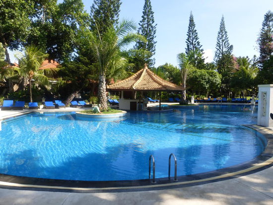 Poolanlage des Hotels