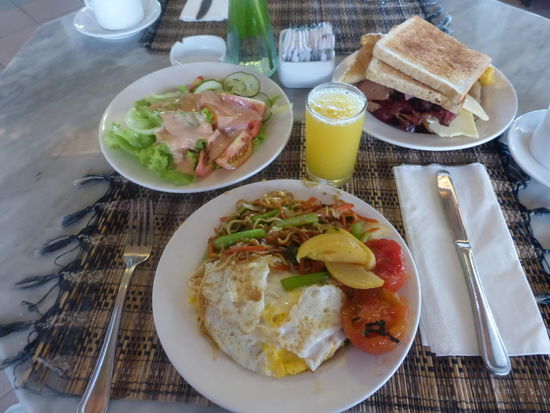 Na das sieht doch gut aus oder ... schließlich ist Frühstück die wichtigste Mahlzeit am Tag !! ?? 