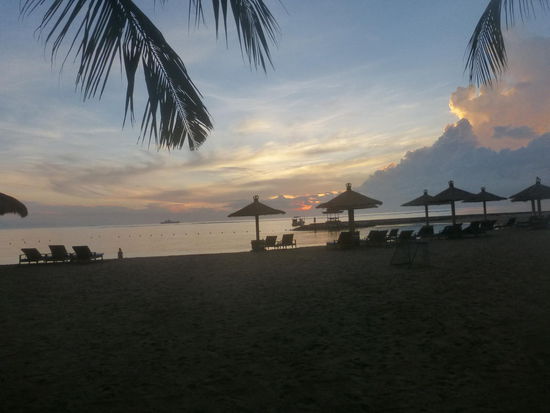 Der Strandabschnitt des Hotels auf Bali am frühen Morgen um 6.30 Uhr