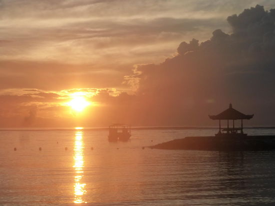 Der Strandabschnitt des Hotels auf Bali am frühen Morgen um 6.30 Uhr